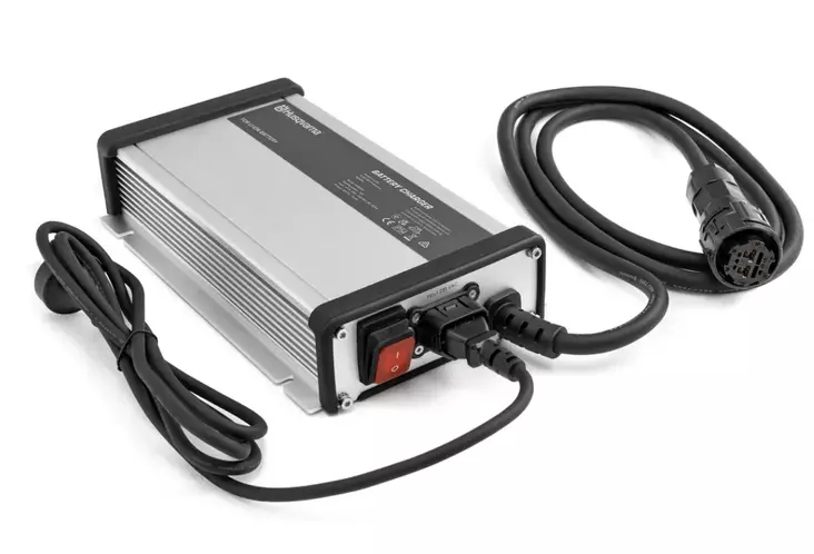 Laturi PS900C 900W AKKURIDER - Ajoleikkurin laturit ja lisävarusteet - 5388998-01 - 1