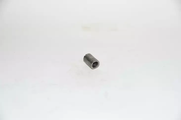 B&S polttoainetankin pultin holkki 69163 - Moottoreiden pultit, ruuvit - 691633 - 1