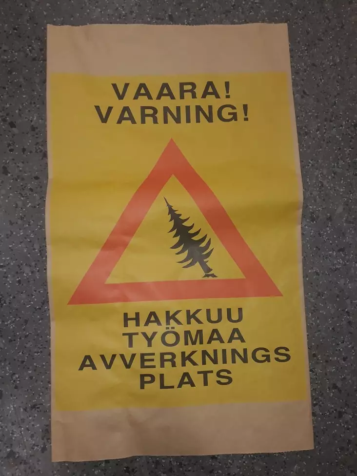 Hakkuutyömaa varoitusmerkki F1 - Merkintävälineet ja metsurin mitat - K11915 - 1